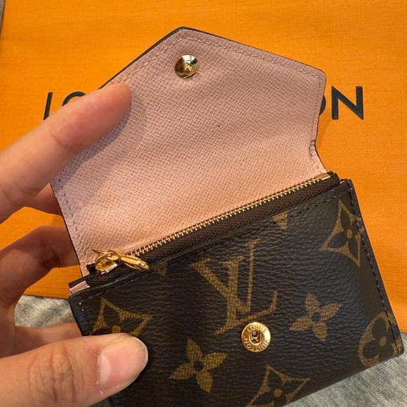 Louis Vuitton Zoe Wallet - Picture 6 of 9